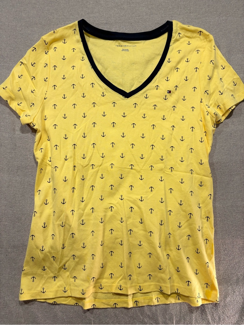 Tommy Hilfiger Women’s Yellow V-Neck Tee with Navy Anchor Print XL New no Tag